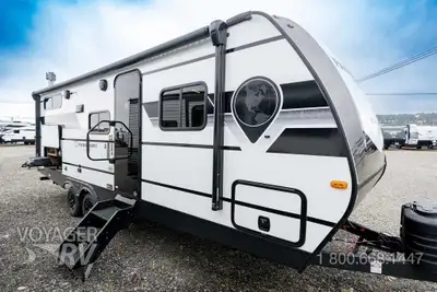 Located in Winfield, BC Call or Text 250-766-4607 Voyager RV Centre 1-800-668-1447 Upgraded Equipmen...