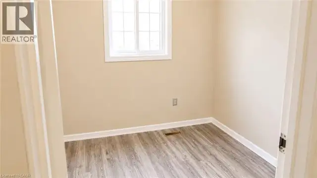 10 HOLBORN Court Unit# 38 Kitchener, Ontario in Houses for Sale in Kitchener / Waterloo - Image 8