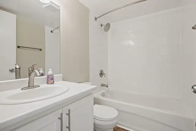 Peterborough 1 Bedroom Deluxe, 1 Bathroom Apartment for Rent: in Long Term Rentals in Peterborough - Image 20