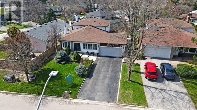 167 KIRK DR Markham, Ontario in Houses for Sale in Markham / York Region - Image 2
