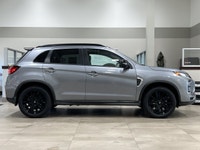 PANORAMIC ROOF, BLIND SPOT MONITOR, HEATED STEERING WHEEL, LED HEADLIGHTS, BACK-UP CAMERA Keenly des... (image 3)