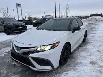 PRIX ET QUALITÉ IMBATTABLE venez découvrir notre TOYOTA CAMRY 2022 XSE + HYBRIDE + INTERIEUR CUIR RO...