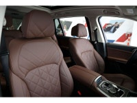 Premium Audio, Sunroof, Apple CarPlay, Power Liftgate, Navigation, Blind Spot Detection, Lane Depart... (image 9)