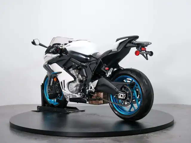 2025 CFMOTO 675SS in Street, Cruisers & Choppers in Kelowna - Image 6