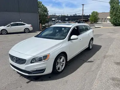 2016 Volvo V60 AWD Low km Active status Finance available Heated steering wheel Lane-keeping assist...