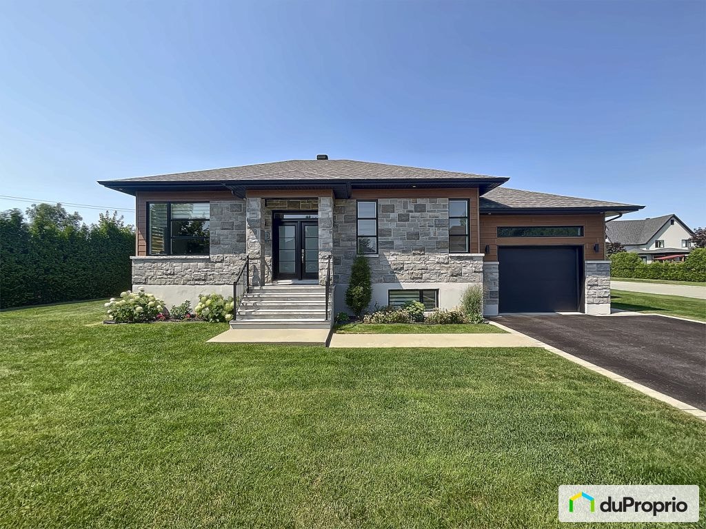 $689,000 - Bungalow in Trois-Rivières (Cap-De-La-Madeleine) — photo 1