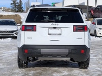 This Jeep Cherokee has a durable Intercooled Turbo Gas/Electric I-4 1.6 L/98 engine powering this Va... (image 6)