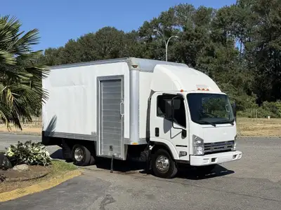 2013 ISUZU NPR 14 Foot Long 7.5 Foot Wide 7 Foot High AC/Heat AM/FM Radio Cruise Control Power Windo...