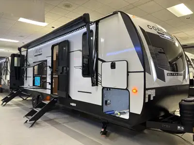 Say hello to the entertainers dream trailer... bunk edition!! This camper is for the family that lov...