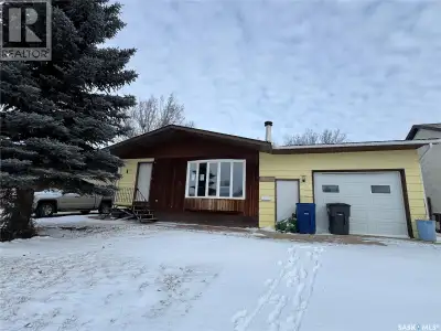 This three-level family home in Coronach offers spacious living, hardwood floors in key areas, a cov...