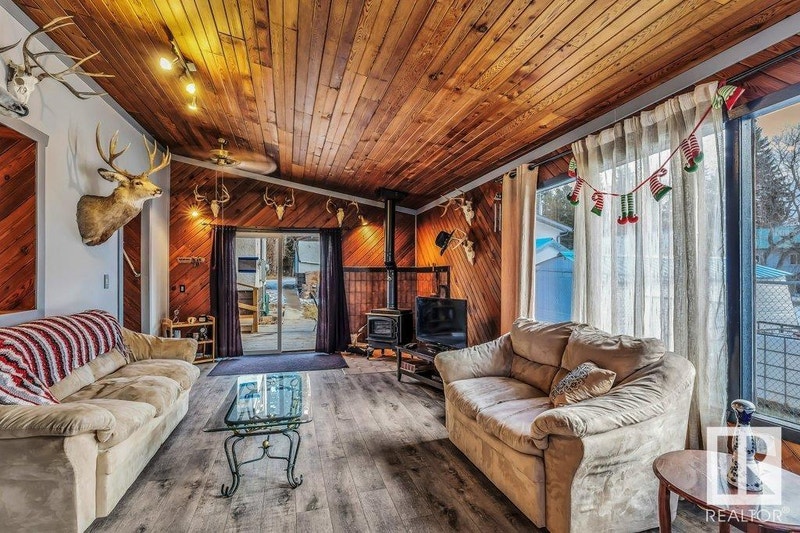 5838 50 St Rural Wetaskiwin County, Alberta Houses for Sale