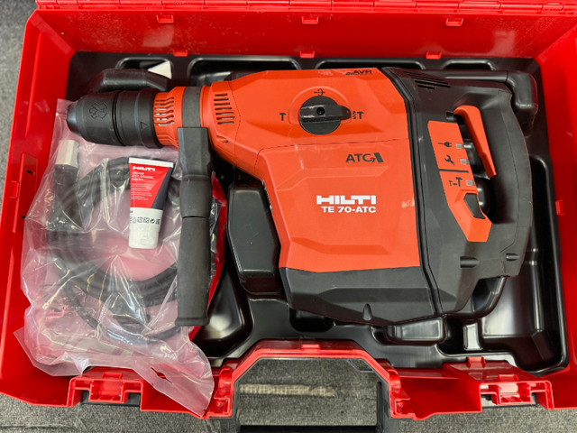 Hilti 120V 15A SDS-Max TE 70 Corded Brushless Hammer Drill in Power Tools in Oakville / Halton Region - Image 3