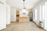 Vous rêvez dhabiter près dun lac majestueux? Le 83 St-Laurent abrite un logement parfait pour vous.... (image 4)