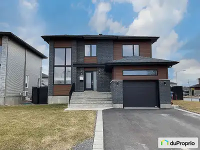 Belle Maison Familiale à vendre! Nichée au coeur d'un quartier paisible, cette charmante résidence o...