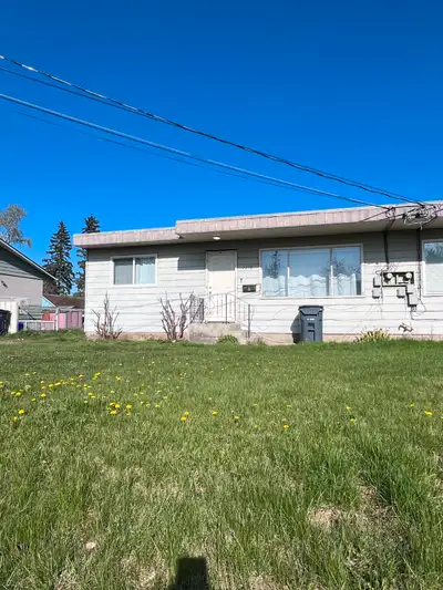 Available Now for a 1 year lease $1,700/m Utilities not included Half Duplex, newly updated with fre...