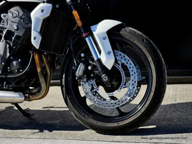 2022 Triumph Trident 660 Crystal White in Street, Cruisers & Choppers in Oshawa / Durham Region - Image 12