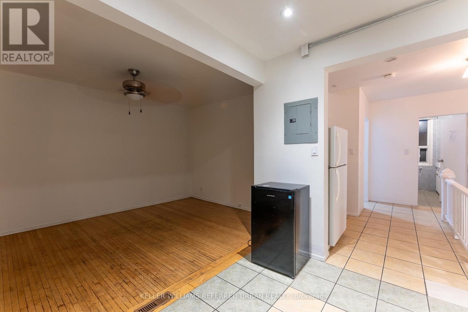 UPPER - 716 LANSDOWNE AVENUE Toronto (Dovercourt-Wallace Emerson 3
