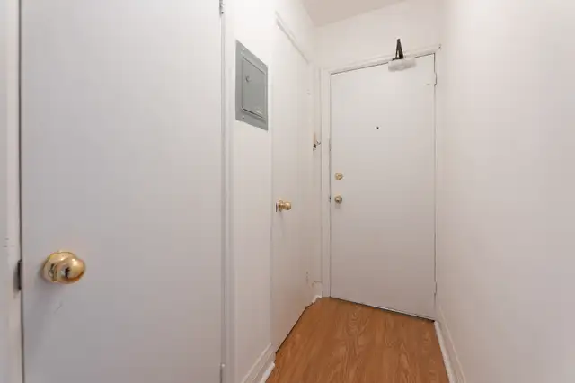 Recently Renovated clean one bedroom 10 minute walk to subway62863312242178124