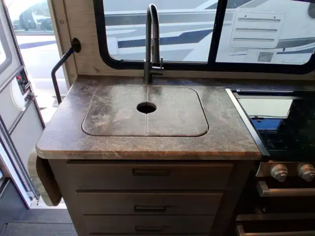 2023 Thor Motor Coach Chateau 22B in RVs & Motorhomes in Kelowna - Image 17