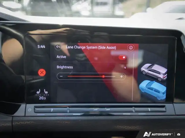 2023 Volkswagen Golf GTI Sunroof | One Owner | DSG in Cars & Trucks in Tricities/Pitt/Maple - Image 24