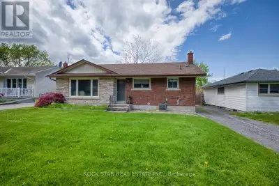 Amazing location for this Burleigh Hills property located just steps from Glendale Ave, Walking dist...