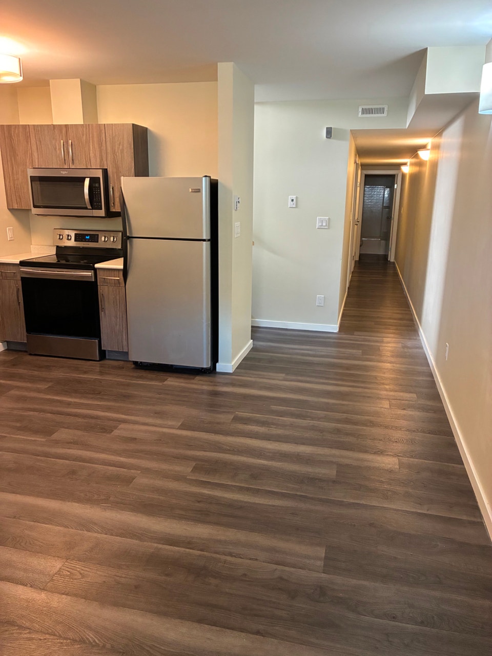 Clean & quiet 2 bedroom, 2 bathroom in desirable Crescentwood 3