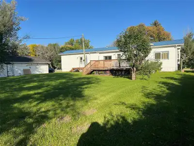 R40//Plumas/Huge Lot in quaint town of Plumas, mb .walking distance to schools, skating rink, curlin...