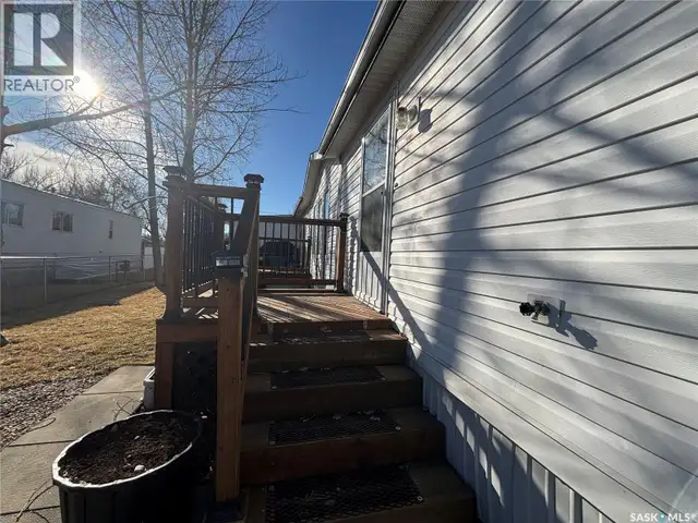 33 Cypress Mobile Home PARK Maple Creek, Saskatchewan in Houses for Sale in Swift Current - Image 4