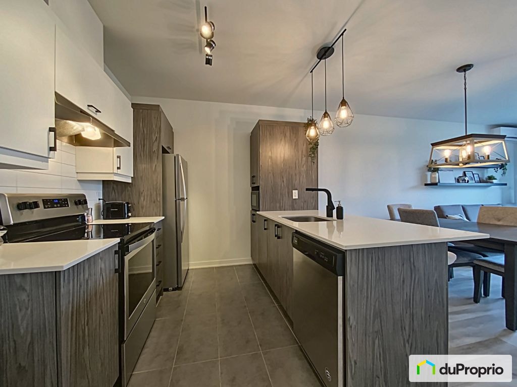 $399,900 - Condominium for sale in Longueuil (Vieux-Longueuil) — photo 1
