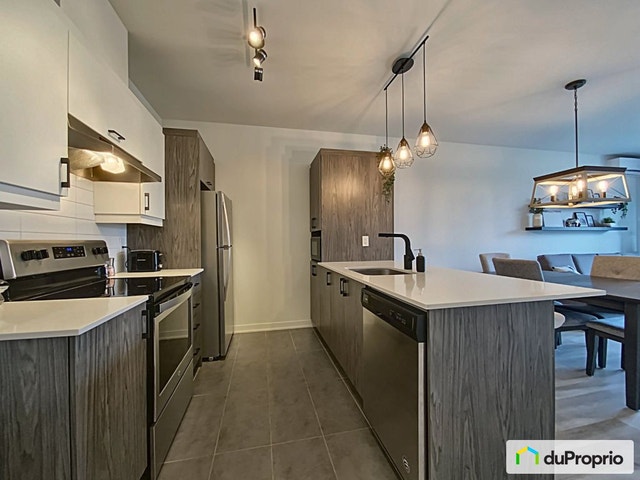 $399,900 - Condominium for sale in Longueuil (Vieux-Longueuil) — photo 1
