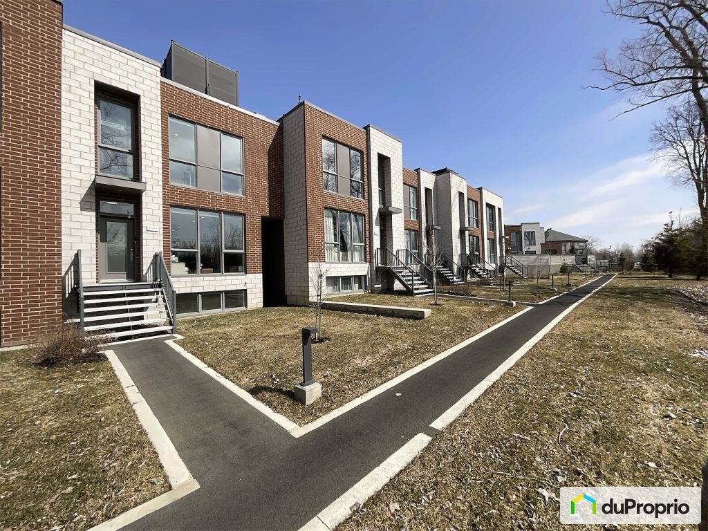 $739,000 - Townhouse for sale in St-Bruno-De-Montarville — photo 1
