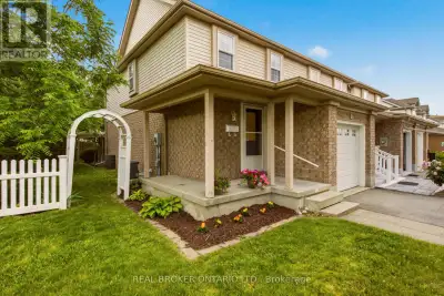 Looking for an affordable first home or thinking about downsizing? This charming freehold end-unit t...