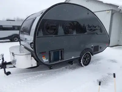2026 Nucamp T@B 400 Price $60,495 Floor Plan Features Length: 18’ 3” Weight: 2833lbs Exterior Color:...