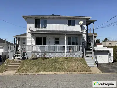 Superbe duplex idéalement situé dans le secteur recherché et familial de Tracy, offrant une excellen...