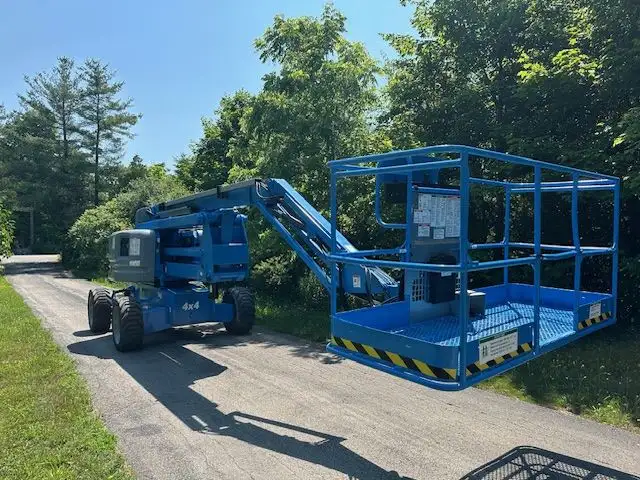2014 Genie Z60 Diesel Articulating Boom Fully Serviced in Heavy Equipment in Hamilton - Image 7