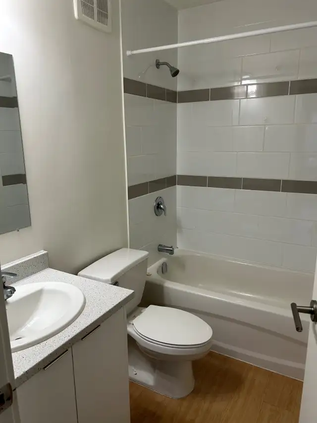 BACHELOR  PRIME DOWNTOWN LOACTION!! in Long Term Rentals in City of Halifax - Image 8