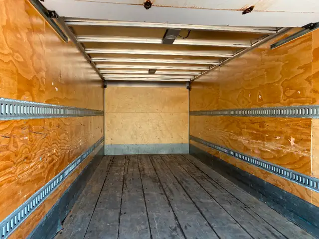 2017 Hino 338 Low Kms in Heavy Trucks in Abbotsford - Image 9
