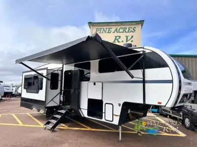 Heartland Corterra fifth wheel CT3.0 highlights: Master Suite Save Big ! European Interior Decor Rea...