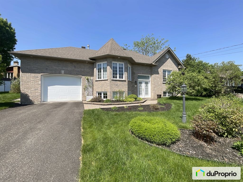 $585,000 - Bungalow for sale in Cowansville — photo 1