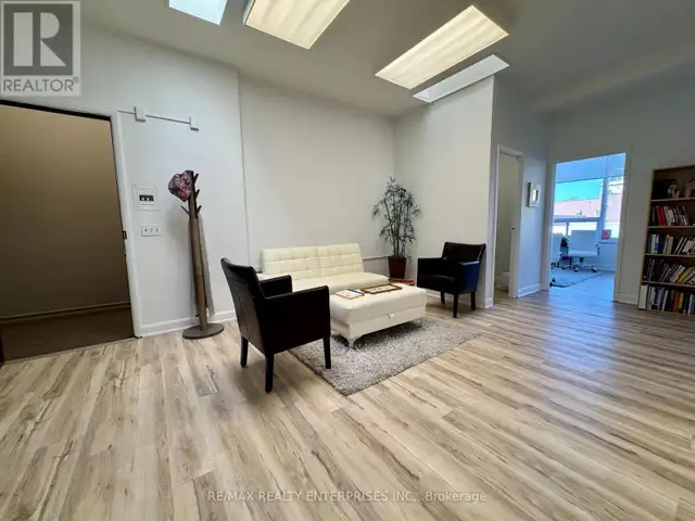 2 - 292 LAKESHORE ROAD E Oakville (OO Old Oakville), Ontario in Commercial & Office Space for Rent in Oakville / Halton Region - Image 5