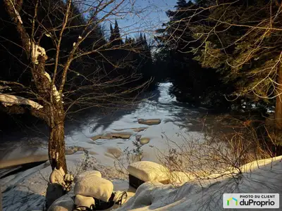 Offre en attente de validation octobre 2025 Maison sur un terrain boisé à Mirabel-en-Haut longeant l...