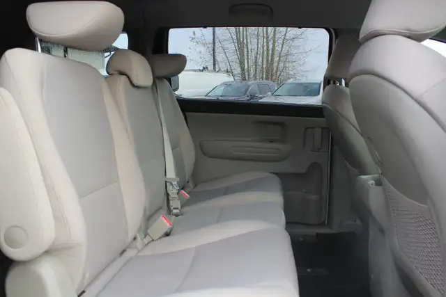 2019 KIA Sedona LX+ FWD for sale in Cars & Trucks in Comox / Courtenay / Cumberland - Image 16