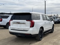 AMVIC Licensed Dealer * HD Surround Vision * Panoramic Sunroof * Second Row Heated Seats & Steering... (image 8)
