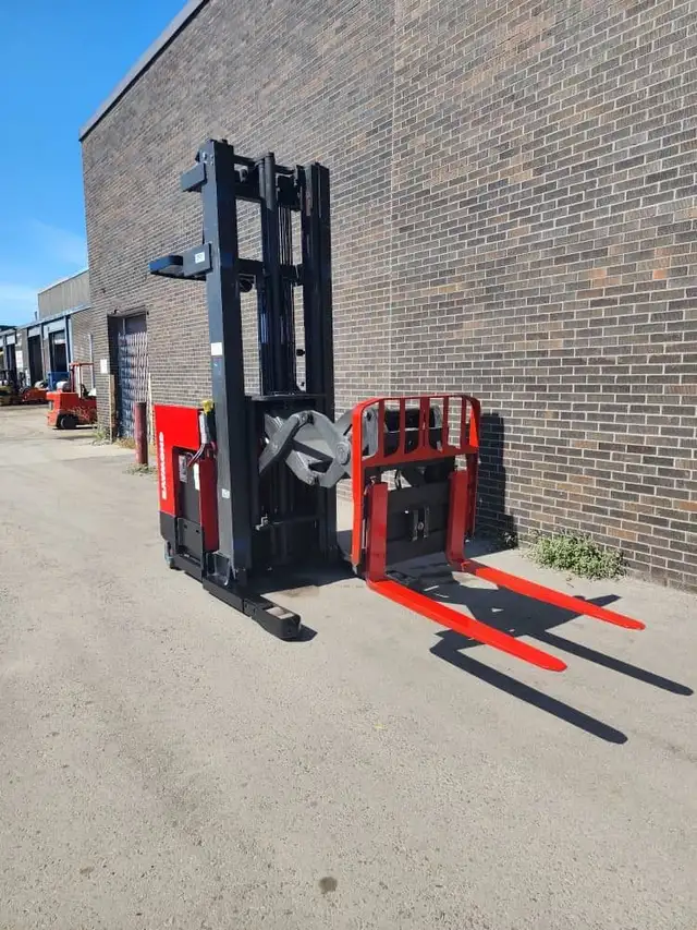 2014 Raymond DOUBLE DEEP REACH 2500LB cap charger Included in Heavy Equipment in Mississauga / Peel Region - Image 3