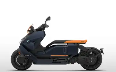 2024 BMW CE04 Come and meet our experts at Gabriel BMW Moto / Moto International, your dealer in Mon...