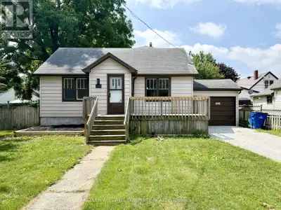 Welcome to 648 Wallace St, a beautifully renovated 1.5 storey, 918 sqft, 3-bedroom + den, 2-bathroom...