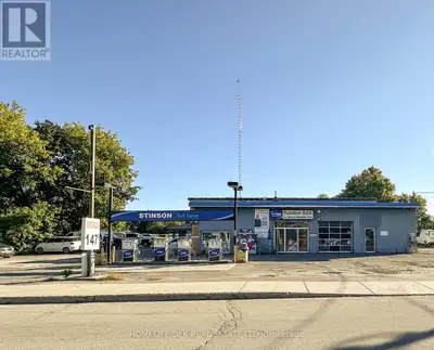 Ideal for construction supply, warehousing, workshop etc. Three bays total. 2418 sq. ft. Addition un...