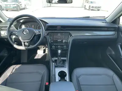 2021 Volkswagen Passat Highline 2.0T 6sp at w/Tip SUNROOF, View more