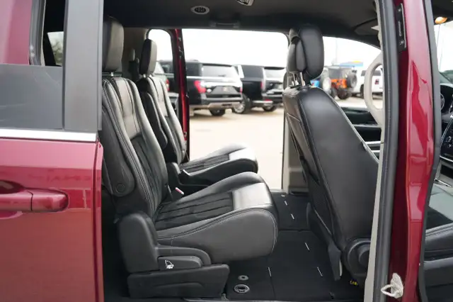 2018 Dodge Grand Caravan SXT Premium Plus WITH STOW & GO in Cars & Trucks in Red Deer - Image 24