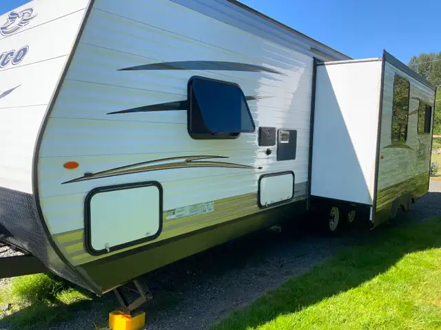 Jayco JayFlight 2017 SLX 265RLSW - $19,000 (Black Creek) in Travel Trailers & Campers in Comox / Courtenay / Cumberland - Image 4
